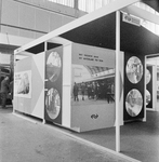 859343 Afbeelding van de stand van de N.S. op de Voorjaarsbeurs in de Jaarbeurs te Utrecht.